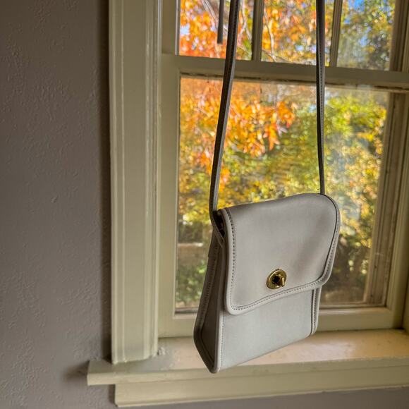 🥛 Rare VTG COACH 9993 White Cream Leather Mini Pocket Purse Brass Turnlock - Picture 9 of 11